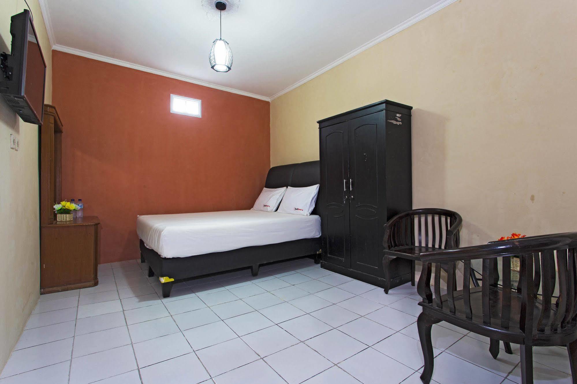 Reddoorz @ Pesanggrahan Mencil Bagian luar foto