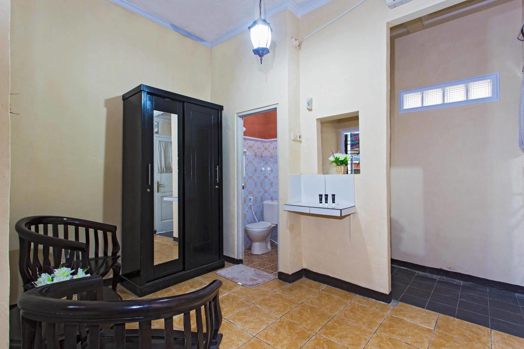 Reddoorz @ Pesanggrahan Mencil Bagian luar foto