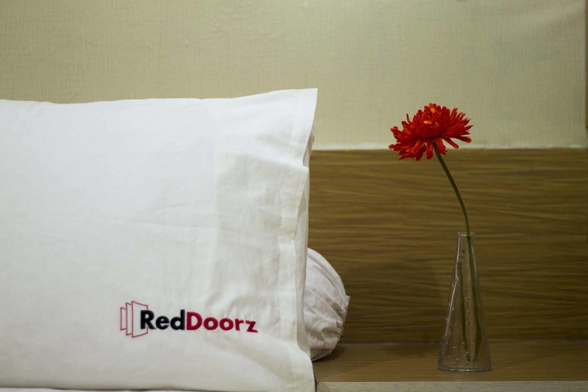 Reddoorz @ Pesanggrahan Mencil Bagian luar foto